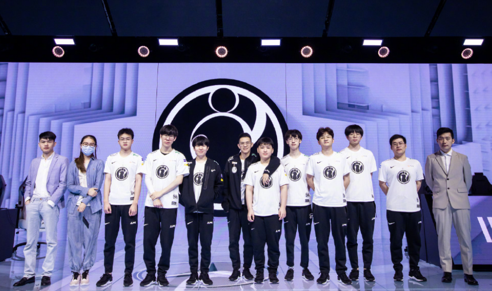 着这个话题 着这个话题