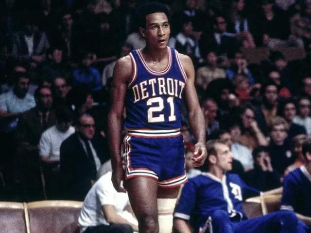 展现出了其 展现出了其