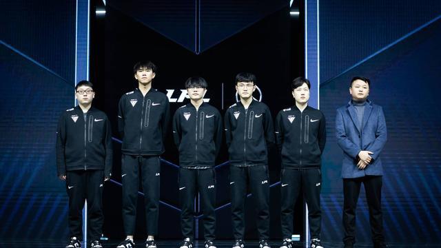 这样的落差 这样的落差